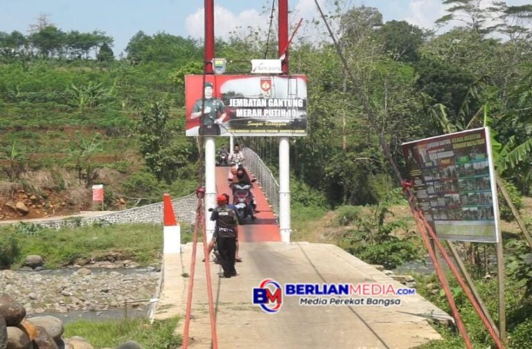 Hasil Gotong Royong dengan TNI Akhirnya Jembatan Gantung dapat Dinikmati Setelah 30 Tahun DiImpikan Warga