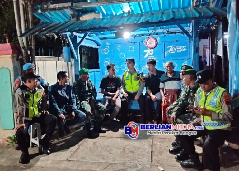 Pastikan Keamanan Wilayah Binaan, Polsek dan Koramil Batang Lakukan Pengecekan Poskamling