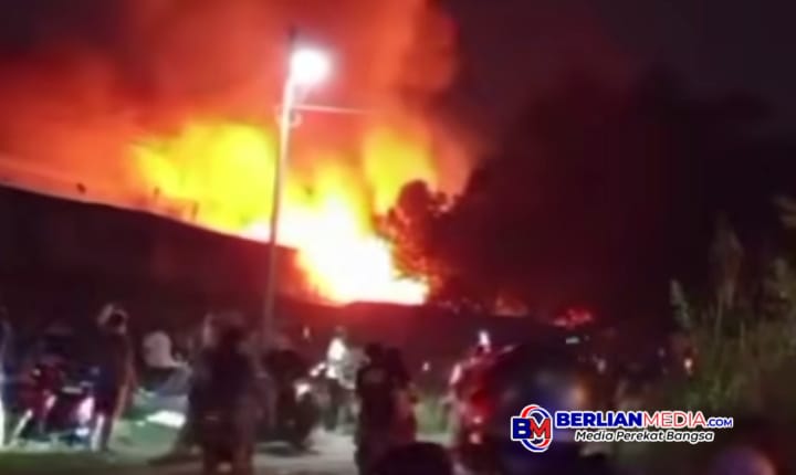 12 Rumah Semi Permanen di Medan Ludes Dilalap Api, 9 Unit Damkar Dikerahkan