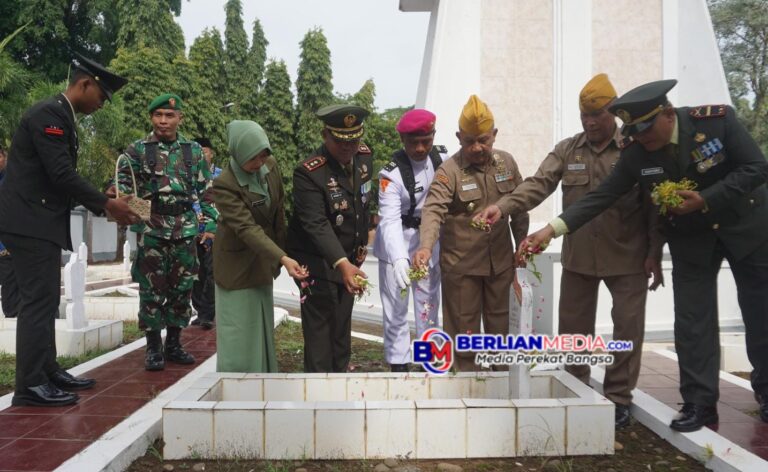 Dandim 0736/Batang Pimpin Upacara Ziarah Nasional dalam Rangka HUT ke-80 TNI