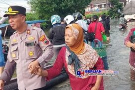 Polsek Genuk Terjunkan Personel Bantu Warga Terdampak Banjir dan Lakukan Rekayasa Lalu Lintas Polsek Genuk Semarang