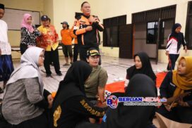 Tinjau Banjir di Genuk, Wali Kota Agustina Optimalkan Pompa dan Dirikan Dapur Umum Wali Kota Semarang Kunjungi Banjir Genuk