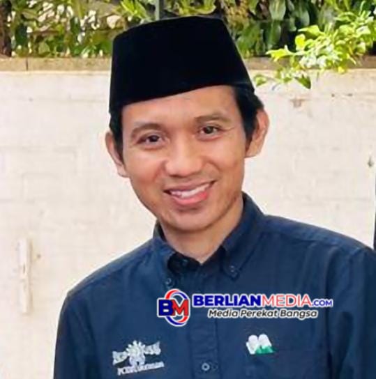 Sarung Batik dan Semangat Tri Sakti Bung Karno