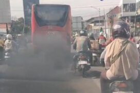 Bus Trans Semarang Bagaikan Cumi-cumi Darat, Berasap Hitam Pekat Melenggang di Jalan Kota Semarang IMG-20251106-WA0228