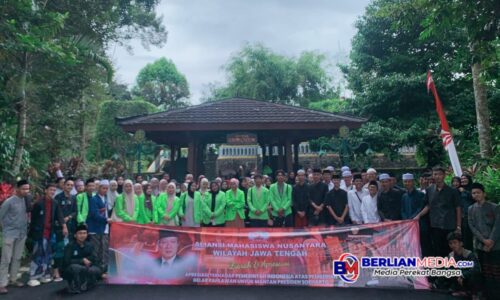 Ratusan Mahasiswa Jateng Ziarahi Makam Soeharto, Refleksi atas Gelar Pahlawan Nasional