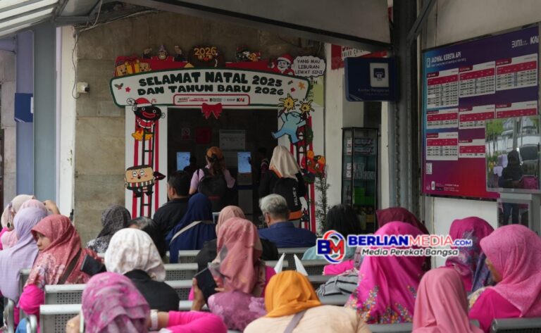 Nuansa Natal Sambut Pelanggan KA, Volume Penumpang KA di Semarang Capai 200 Ribuan pada Masa Nataru