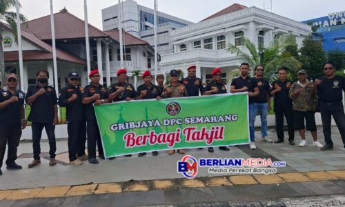 GRIB Jaya Kota Semarang Berkumpul di Kawasan Tugu Muda Bagikan Ratusan Takjil