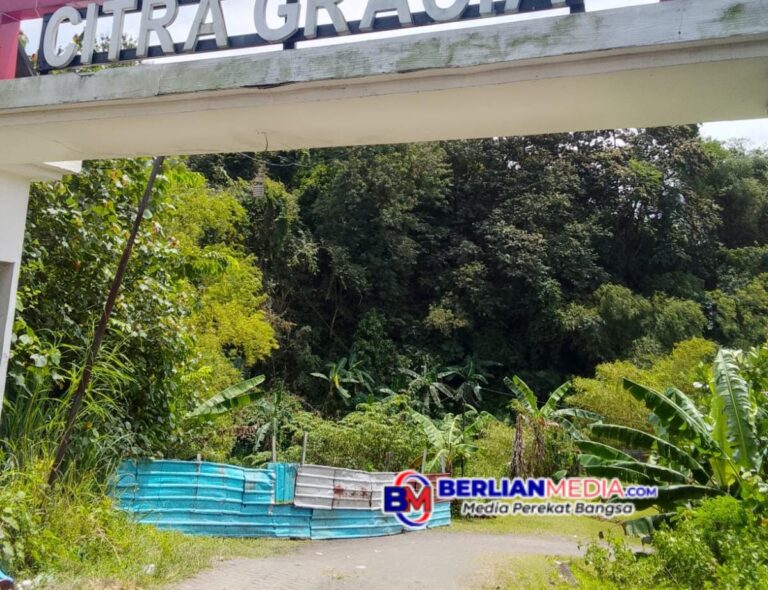 ‎Warga Perum Citra Gracia Meteseh Semarang Merasa Terancam Keselamatannya Akibat Jalan Terkikis dan Rusak