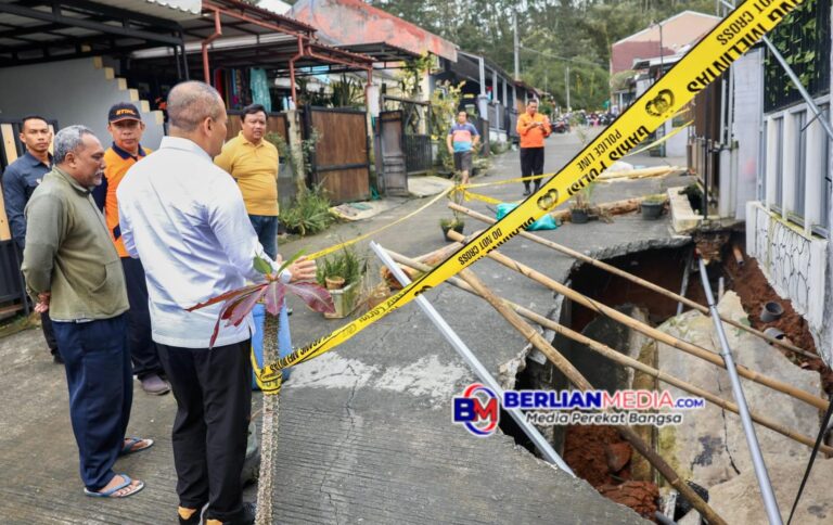 Sambangi Tanah Amblas di Ungaran, Gubernur Ahmad Luthfi Perintahkan Dinsos-PUPR Segera Turun Tangan