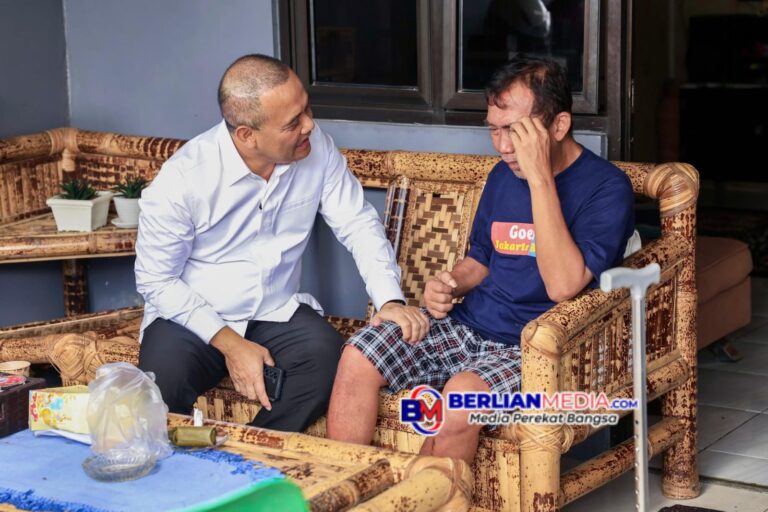 Dikunjungi Gubernur Ahmad Luthfi, Warga Korban Tanah Amblas di Ungaran Menangis Haru