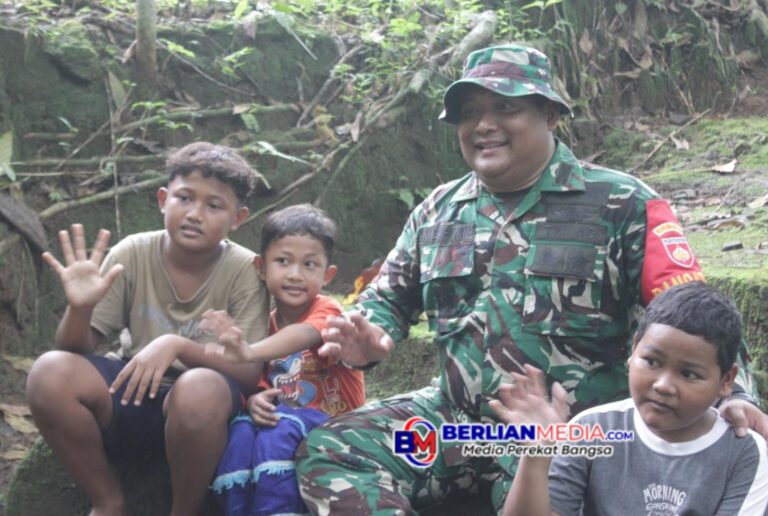 Sisi Lain Dansatgas yang Memiliki Kedakatan Bersama Anak-Anak Cikuya dan Berbagi Ceria