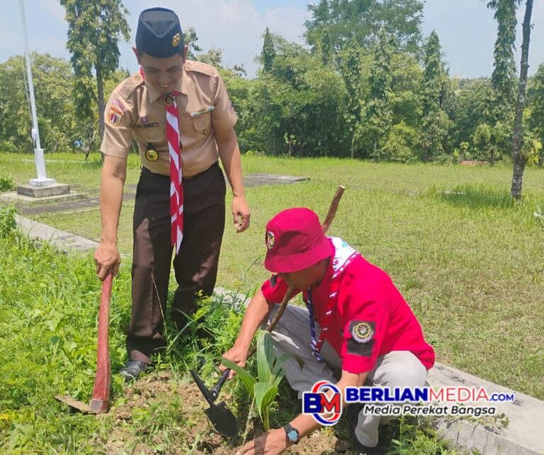 Kwarcab Pramuka Rembang Instruksikan Penanaman Tanaman Buah di Setiap Gugus Depan