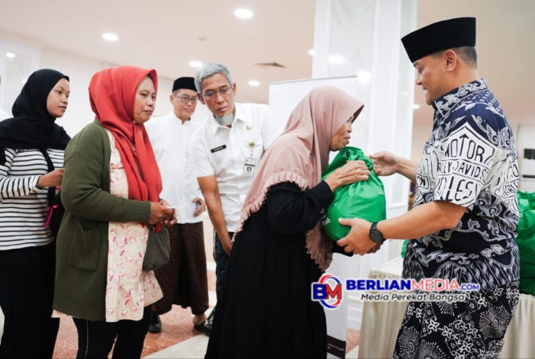 Pemprov dan Baznas Jateng Bagikan Ribuan Paket Sembako Lebaran Senilai Rp 2 Miliar 