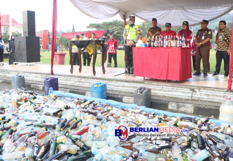 Polres Semarang Musnahkan Ribuan Botol Miras dan Ratusan Liter Tuak