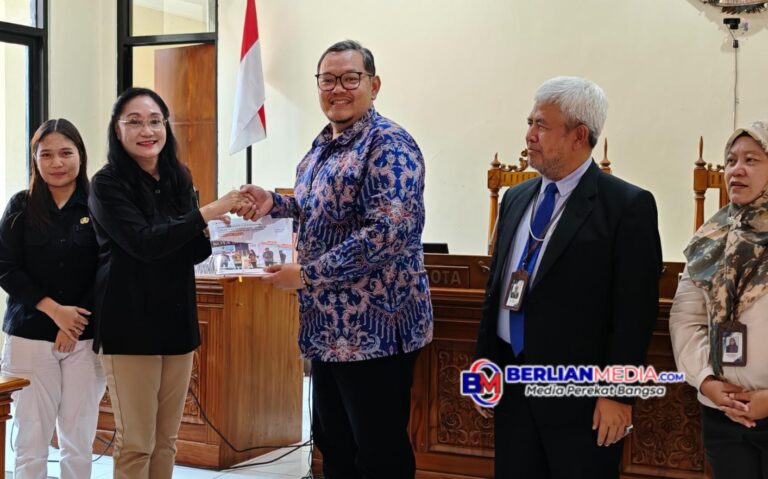 Wujudkan Keterbukaan Informasi Publik, Bawaslu Serahkan Laporan Layanan Informasi Publik Tahun 2025