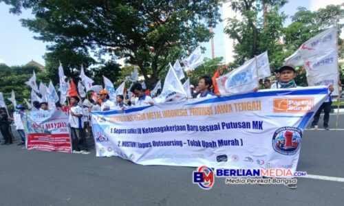 Ratusan Buruh Jateng Unjuk Rasa di DPRD, Tuntut Hapus Outsourcing dan Upah Murah