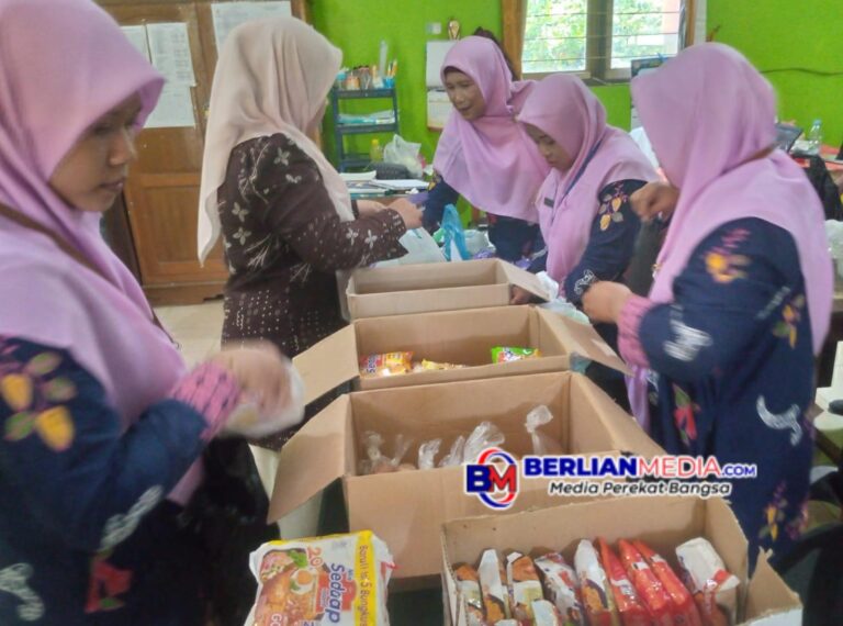 Gotong Royong Jadi Kekuatan : SMP Negeri 2 Karangtengah dan RAPI Demak Dirikan Dapur Peduli untuk Korban Banjir
