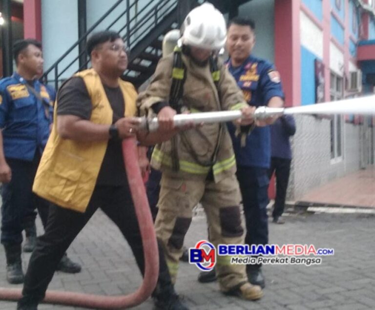 Aksi Konyol Debt Collector di Semarang: Buat Laporan Fiktif Damkar, Berujung Minta Maaf dan Pegang Selang