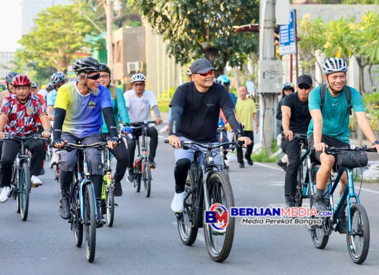 Dari Berangkat Kerja Gowes hingga WFH, Cara Ahmad Luthfi Budayakan Hemat Energi di Jateng