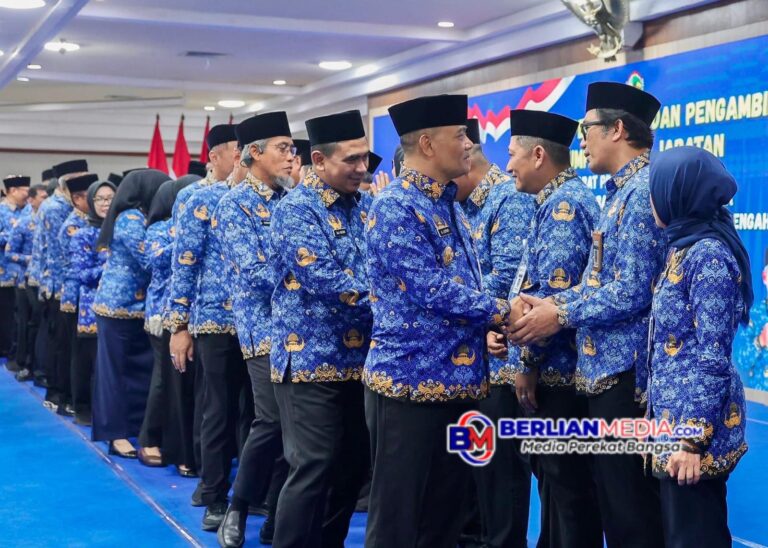 Perkuat Layanan Publik, Gubernur Luthfi Lantik 27 Pejabat Pemprov Jateng