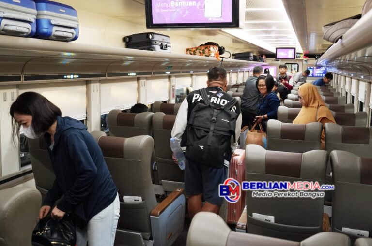 Mobilitas Masyarakat Meningkat Saat Libur Panjang, Ratusan Ribu Pelanggan Gunakan Kereta Api