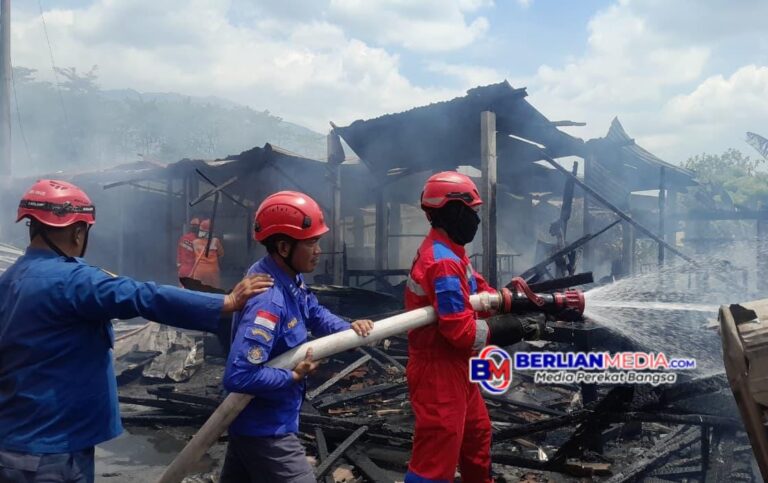 Kelalaian Usai Masak Lupa Matikan Kompor Deretan Kios di Bergas Ludes Terbakar