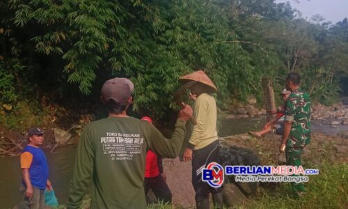 Gotong Royong Penuh Semangat, TNI dan Warga Bersihkan Lokasi Pembangunan Jembatan Gantung