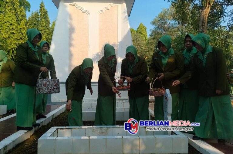 Peringati HUT ke-80, Persit Kartika Candra Kirana Cabang XXIV Kodim 0736/Batng Gelar Ziarah Penuh Khidmat