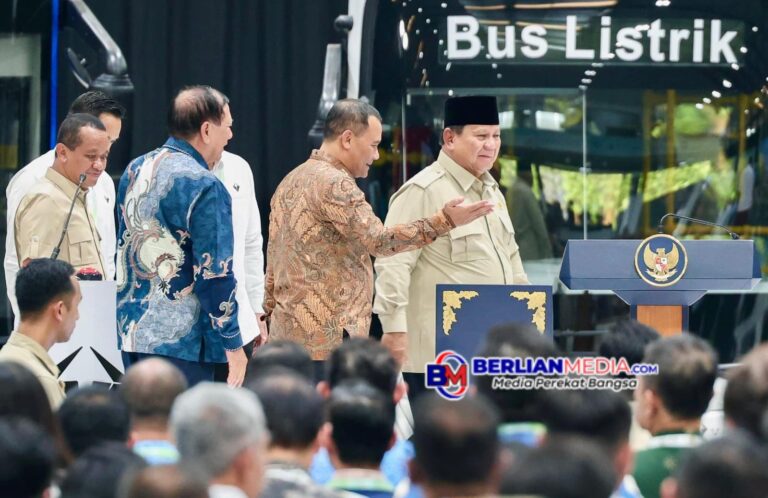 Presiden Prabowo Resmikan Pabrik Perakitan di Magelang, Puji Ahmad Lurhfi Pesan Bus Listrik untuk Jawa Tengah