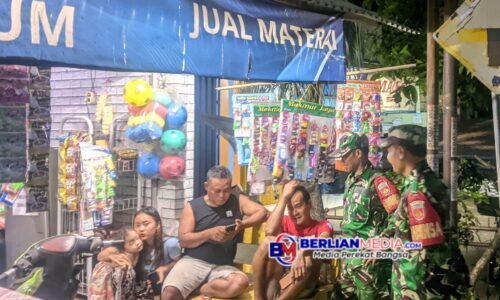 Melalui Patroli Malam, Babinsa Mengajak Warga Wujudkan Wilayah Yang Aman 