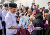 Shalat Ied di Huntara Tegal, Gubernur Ahmad Luthfi Serahkan Sapi ke Warga Terdampak Tanah Gerak