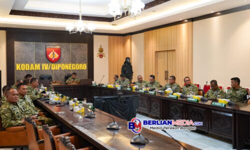 Kasdam IV/Diponegoro Ikuti Vicon Bersama Waasops Panglima TNI, Pantau Situasi Peringatan Hari Buruh 2026
