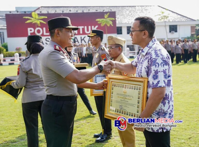 Beri Penghargaan kepada Personel dan Mitra Berprestasi, Kapolda Jateng Dorong Polisi Adaptif terhadap Generasi Muda dan Teknologi