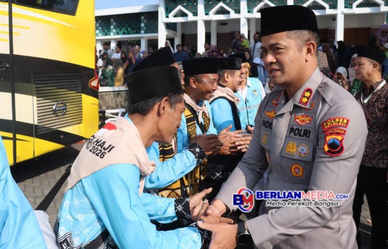 Ratusan Jamaah Haji Kloter 57 Dilepas Kapolres Boyolali dari Komplek Masjid Agung