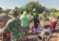 Ajang Gotong Royong Libur Tanggal Merah, Warga Kauman dan Satgas TMMD Kebut Pengecoran Jalan