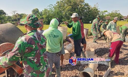 Ajang Gotong Royong Libur Tanggal Merah, Warga Kauman dan Satgas TMMD Kebut Pengecoran Jalan