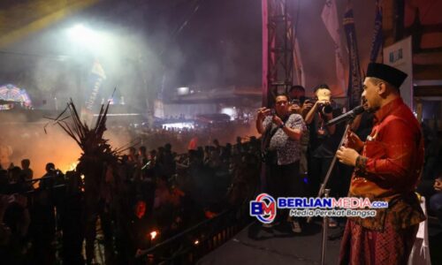 Wagub Jateng Hadiri Perang Obor Jepara, Tradisi Api yang Terus Menyala Ratusan Tahun